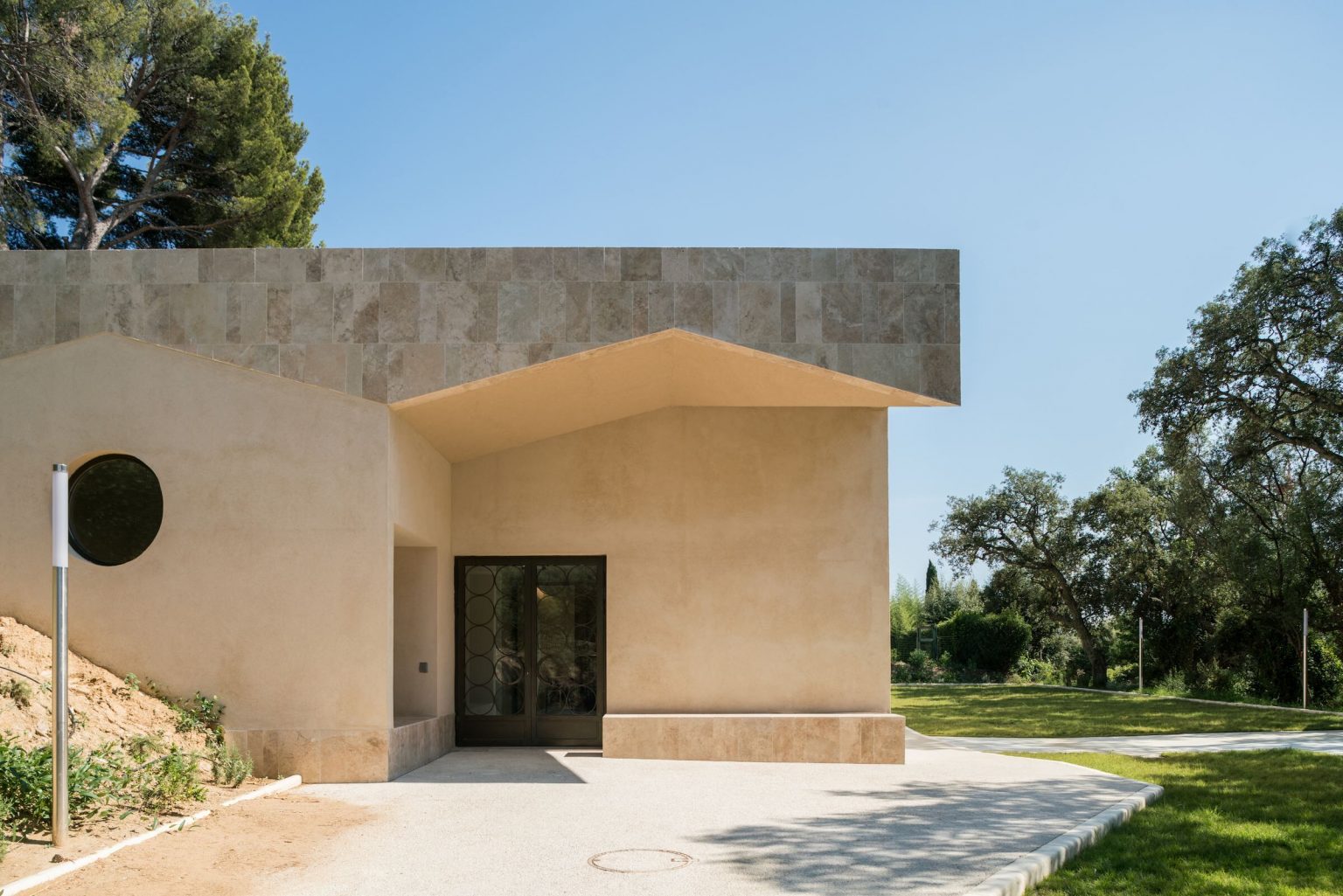 Funeral home  by BAITO Architecte (Mathieu MENAGER)